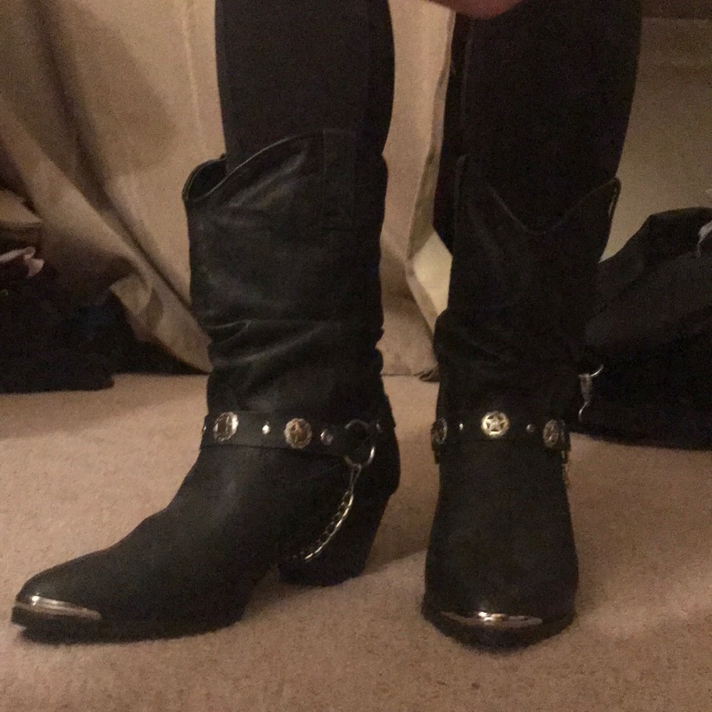 Women’s black cowboy boot